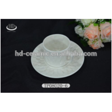 Белый популярный керамический cup и блюдце